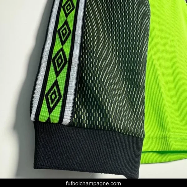 Retro 98_99 Manchester United Goalkeeper Green Long Sleeve Jeresy - Image 2