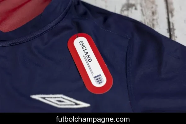 Retro 2002 England Away Reversible (Red_Navy) Soccer Jersey - Image 3