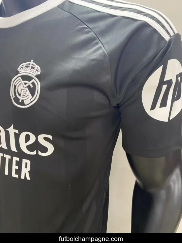 25_26 Real Madrid Black Goalkeeper Jersey - Image 2
