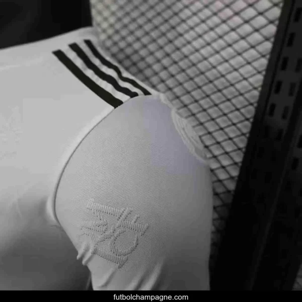 Player Version 25_26 Real Madrid White with Embossed Royal Crest Pattern Jersey - Image 8