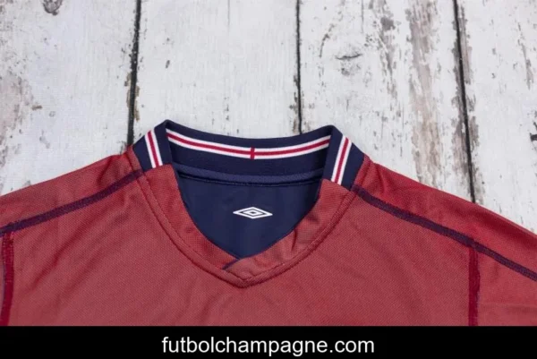 Retro 2002 England Away Reversible (Red_Navy) Soccer Jersey - Image 4