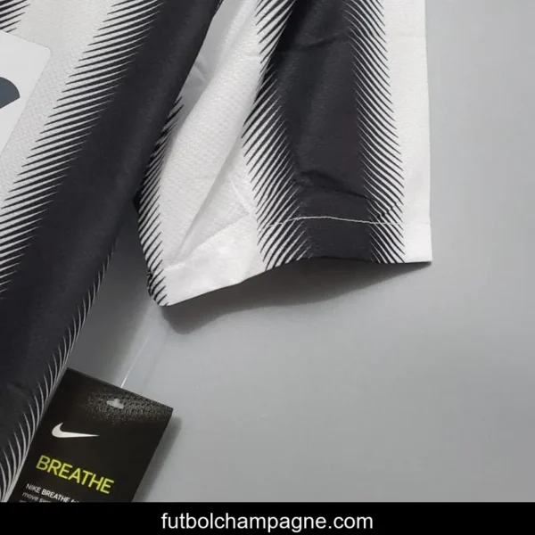 Retro 10_11 Juventus Home Jersey - Image 3
