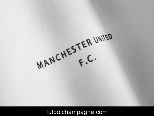 Retro 1996_97 Manchester United Away Soccer Jersey - Image 3