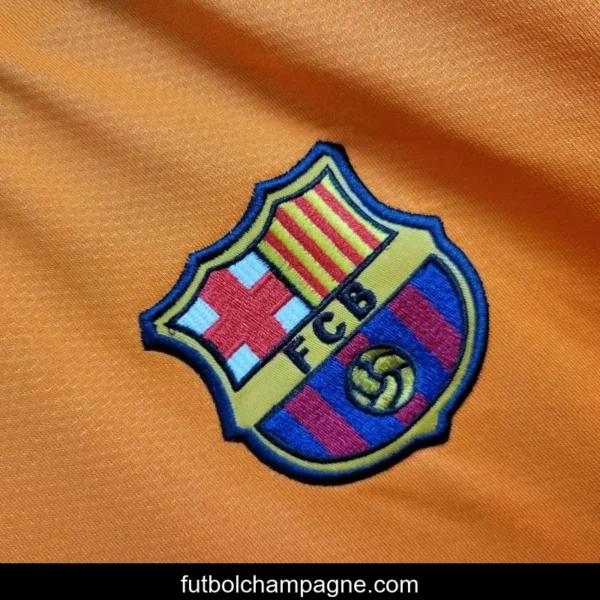 06_07 Retro Barcelona Away Jersey - Image 3