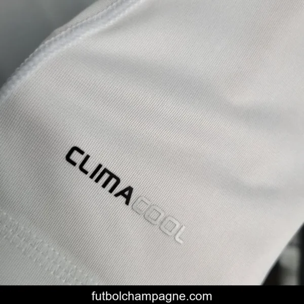 Retro 10-11 Real Madrid Home Jersey - Image 5