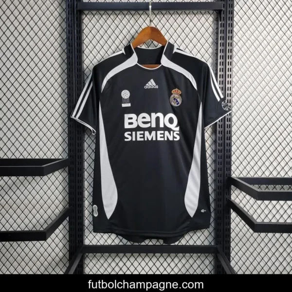Retro 06-07 Real Madrid Two Guest - Image 6