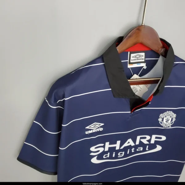 Retro Manchester United 99_00 away Soccer Jersey - Image 4