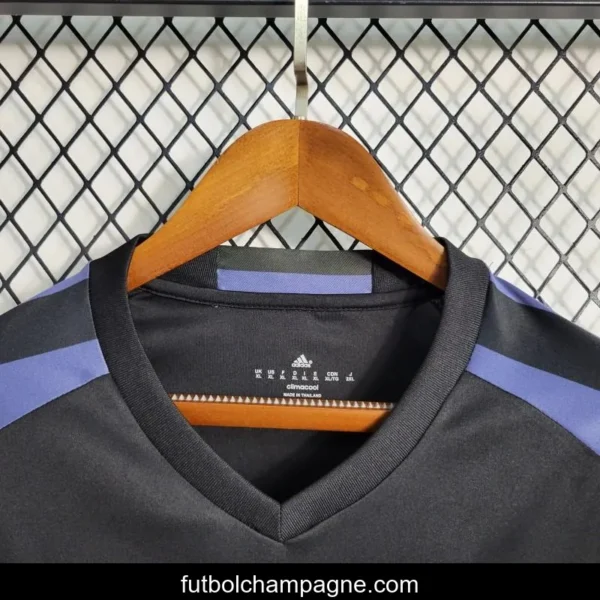 Retro 16-17 Real Madrid Third Black Jersey - Image 4
