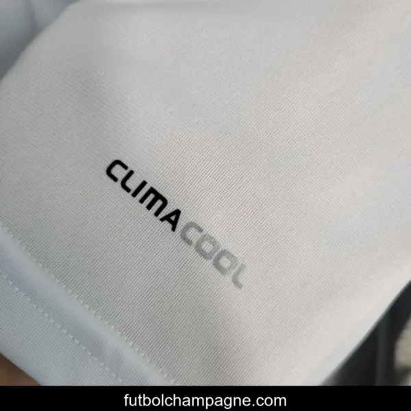 Retro Long Sleeve 09_10 Real Madrid Home Jersey - Image 6