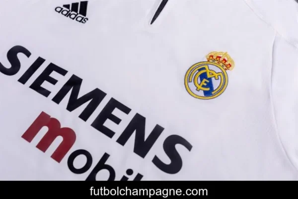 Retro 03_04 Real Madrid Home Jersey - Image 7