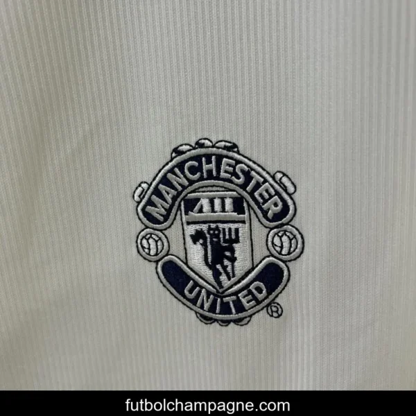 00_01 Retro Manchester United Away Jersey - Image 4