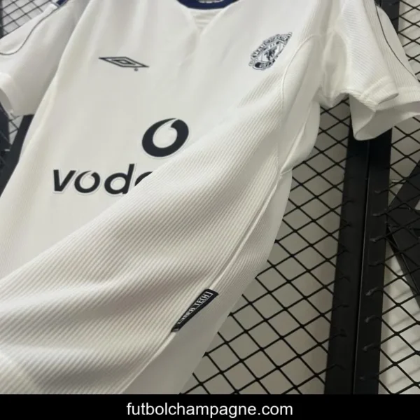 00_01 Retro Manchester United Away Jersey - Image 5