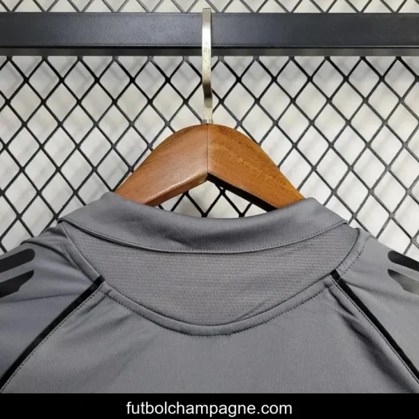 Retro 05_06 Real Madrid Third Grey Jersey - Image 7