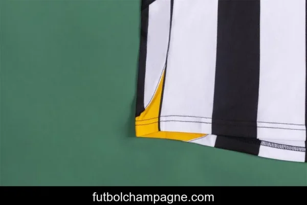 RETRO 05_06 Juventus Home Soccer Jersey - Image 9