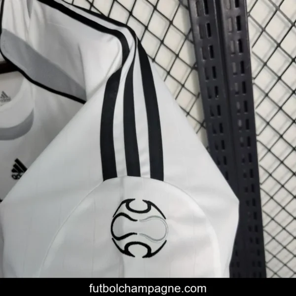 Retro 06_07 Real Madrid Home Jersey - Image 11