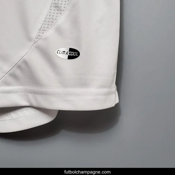 Retro 06_07 Liverpool away Soccer Jersey - Image 10