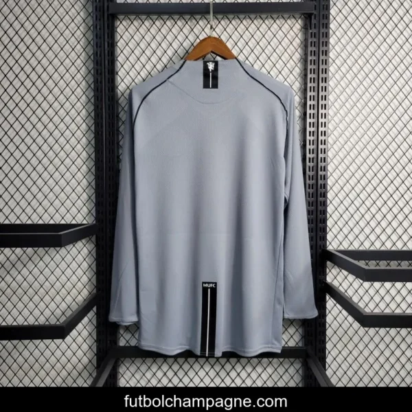 Retro 07-08 Manchester United Gray Goalkeeper Jersey - Image 8