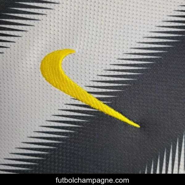 Retro 11_12 Juventus Home Jersey - Image 9
