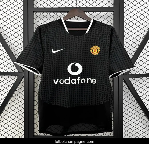03_05 Retro Manchester United Away Jersey - Image 10